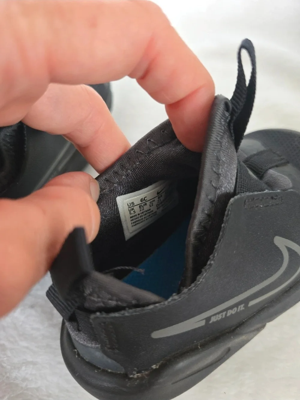 Nike Kids Black Slip-On Athletic Sneakers Size 6c